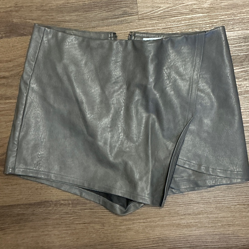 She + Sky Metallic Gray Skorts